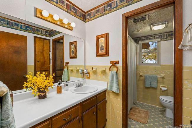 4521 Fm 1283, Home with 3 bedrooms, 2 bathrooms and null parking in Pipe Creek TX | Image 16
