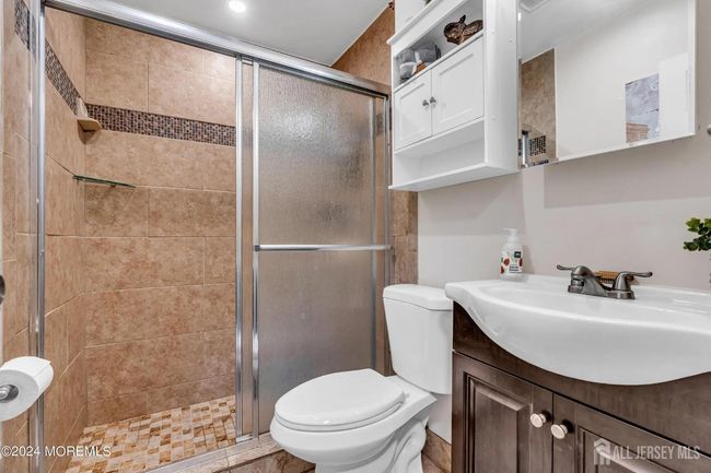 32 Woodedge Ave, Townhouse with 1 bedrooms, 1 bathrooms and null parking in Edison NJ | Image 4