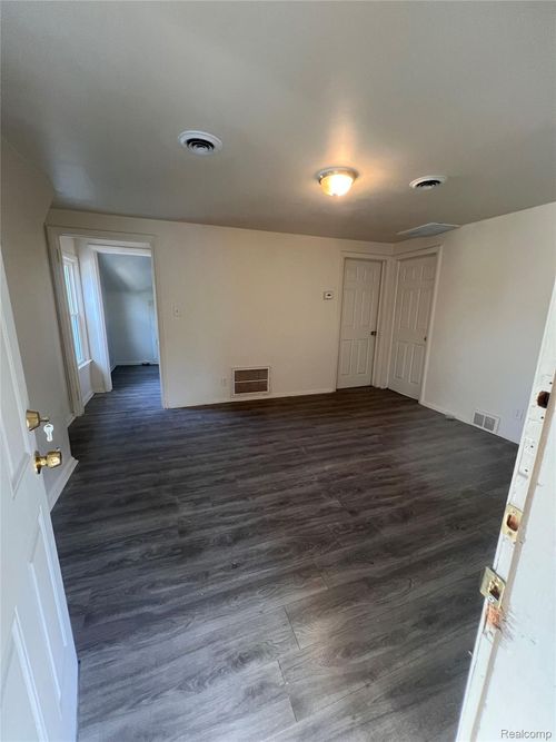 2-7543 Paige Ave, Warren, MI, 48091 | Card Image