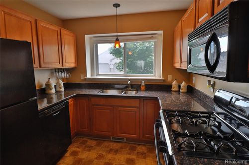 41003 Williams St, Grand Blanc, MI, 48439-7217 | Card Image