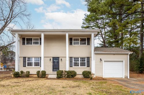 3818 Jamestown Dr Nw, Huntsville, AL, 35810-2636 | Card Image