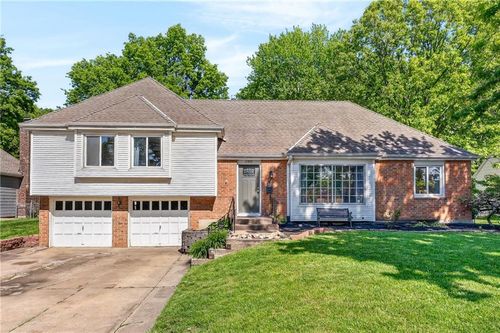 6305 N Bales Ave, Gladstone, MO, 64119-1919 | Card Image