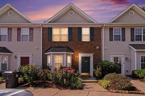 29 Edgebrook Cir, Durham, NC, 27703-4904 | Card Image