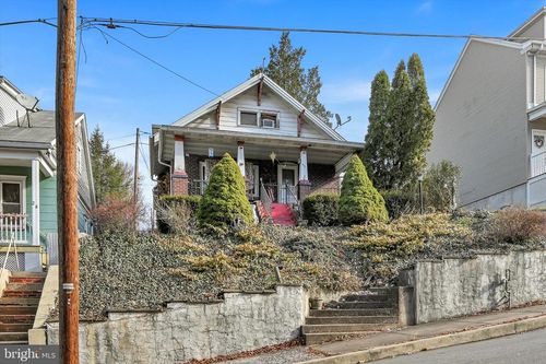 32 S Jackson St, POTTSVILLE, PA, 17901-3652 | Card Image