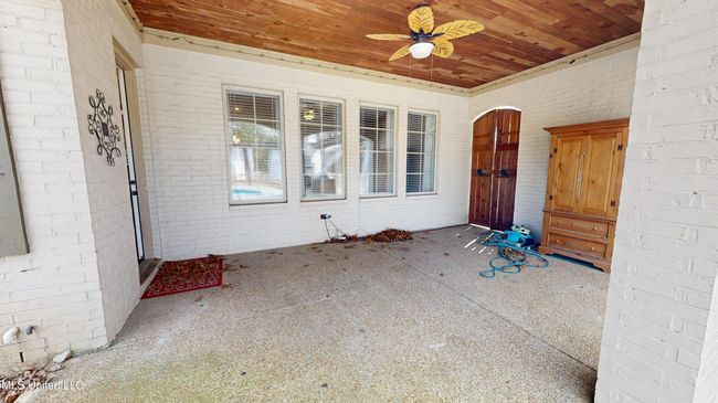 Backyard patio | Image 41