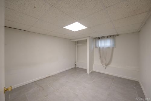1-95 Irving Ave, Freeport, NY, 11520-5906 | Card Image
