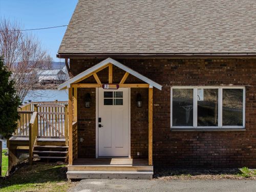 326 Glen Road, Newport City, VT, 05855 | Card Image