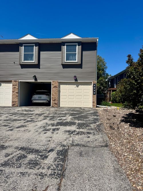 c-2430 E 51st St, Davenport, IA, 52807-1256 | Card Image