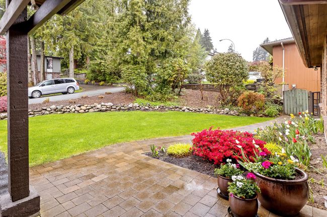 557 Yale Road, House other with 5 bedrooms, 3 bathrooms and 4 parking in Port Moody BC | Image 2