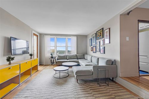 apt-7x-79 34th Ave, Jackson Heights, NY, 11372-2427 | Card Image