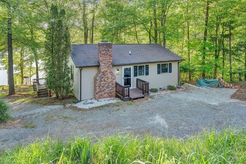 488 Sleepy Hollow Dr, Wirtz, VA, 24184-3586 | Card Image