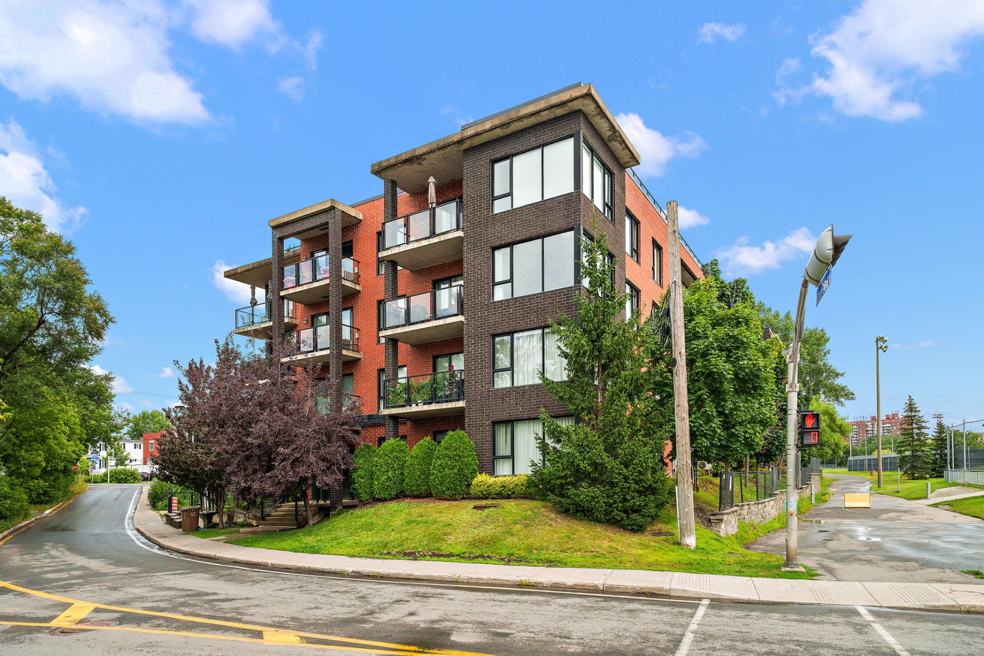 Residential in Laval (Pont-Viau) 2