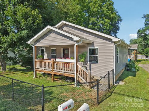 1193 Brown Ave, Waynesville, NC, 28786-1919 | Card Image