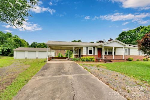 543 18th St Nw, Hickory, NC, 28601-4642 | Card Image