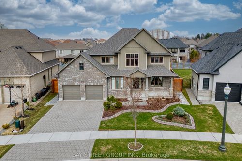 566 Bradwell Chase, London, ON, N6G0P7 | Card Image