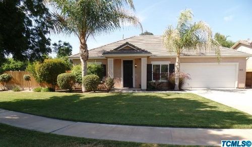 922 W James Ct, Visalia, CA, 93277-7562 | Card Image