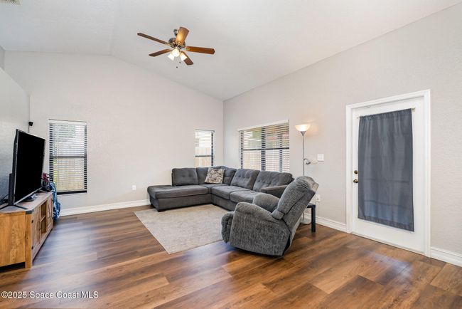 Living Area | Image 6