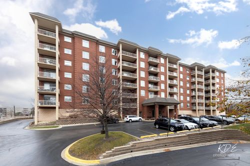 c105-8440 Callie Ave, Morton Grove, IL, 60053-5011 | Card Image