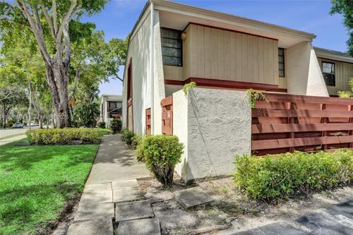2999 Lakewood Ln, Hollywood, FL, 33021-2640 | Card Image