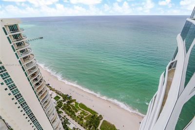 3703 - 16001 Collins Ave, Condo with 3 bedrooms, 3 bathrooms and null parking in Sunny Isles Beach FL | Image 2