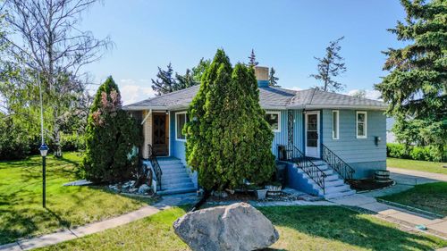 102 N 100 E, Raymond, AB, T0K2S0 | Card Image