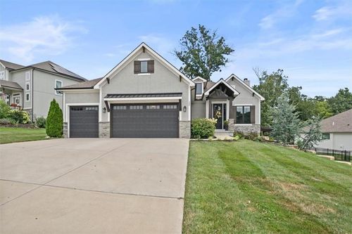 105 Ambersham Dr, Lee's Summit, MO, 64081 | Card Image