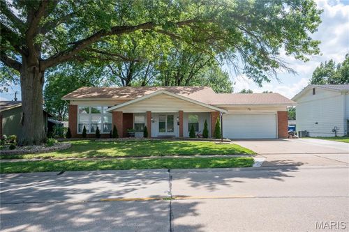 534 Coach Light Ln, Hazelwood, MO, 63042-1914 | Card Image