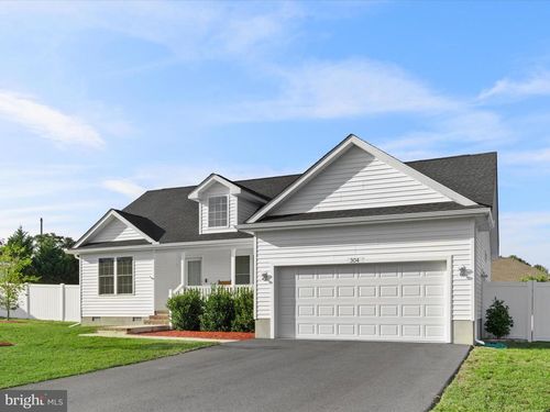 304 E 6th St, Blades, DE, 19973-4561 | Card Image