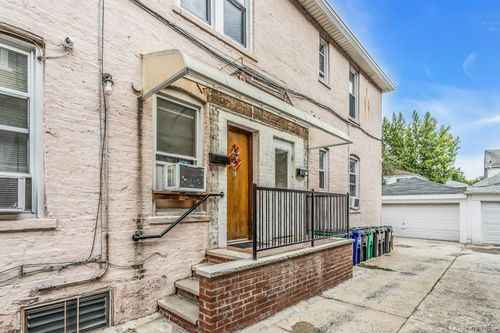 fl-2nd-40 201st St, Bayside, NY, 11361-1836 | Card Image