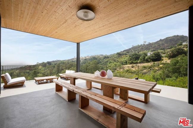 20485 Medley Ln, House other with 4 bedrooms, 4 bathrooms and 4 parking in Topanga CA | Image 24