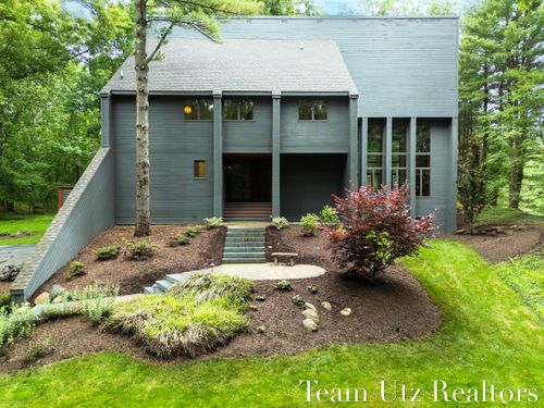 410 Greentree Ln Ne, Ada, MI, 49301-9706 | Card Image