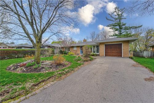 74 Leaside Pl, Waterloo, ON, N2J2N5 | Card Image