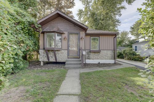 824 Elm St, Valparaiso, IN, 46383-3626 | Card Image