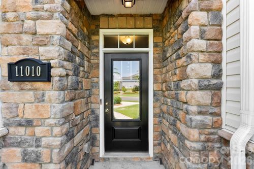 11010 Chalkbark Ln, Charlotte, NC, 28262-2067 | Card Image