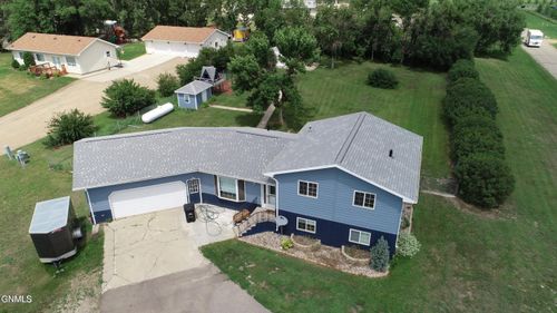 13927 Town And Country South Court, Williston, ND, 58801 | Card Image