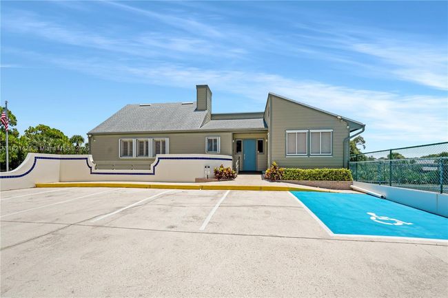 894 Ne Sandalwood Pl, Townhouse with 3 bedrooms, 3 bathrooms and null parking in Jensen Beach FL | Image 45