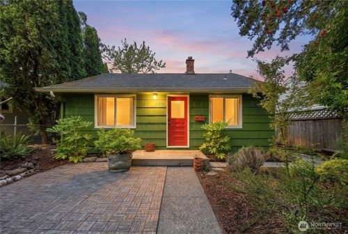 9332 21st Avenue Sw, Seattle, WA, 98106 | Card Image