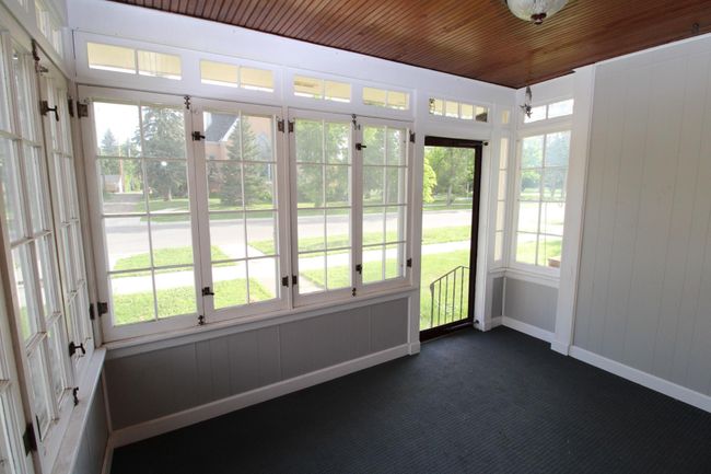 Nicely finished with plenty of natural light | Image 7