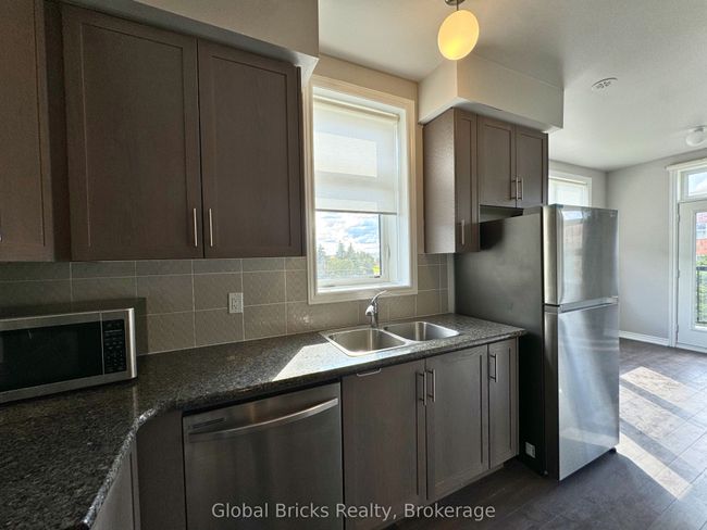 306 - 10 Halliford Pl, Condo with 2 bedrooms, 2 bathrooms and 1 parking in Brampton ON | Image 4
