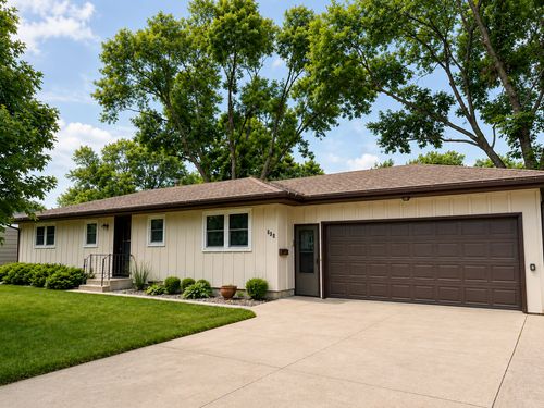 631 19th Street, Windom, MN, 56101 | Card Image