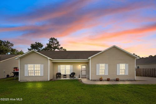102 Lilac Ln, Richlands, NC, 28574-4600 | Card Image