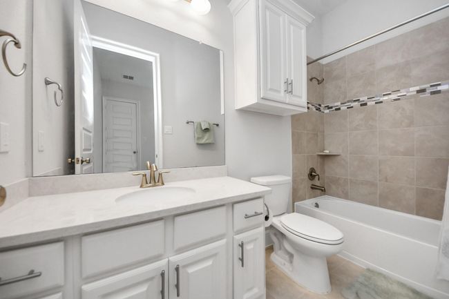 Downstairs second bedroom's private bathroom | Image 35