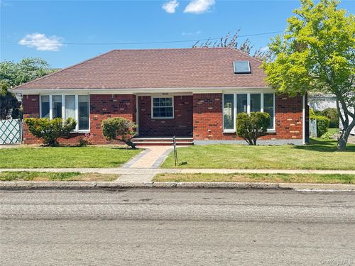 109 Evans St, New Hyde Park, NY, 11040-1712 | Card Image