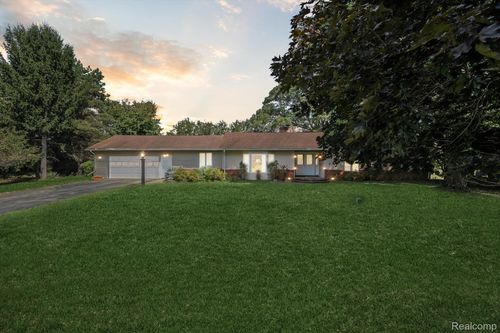 4140 Indian Camp Trl, Howell, MI, 48855-8745 | Card Image