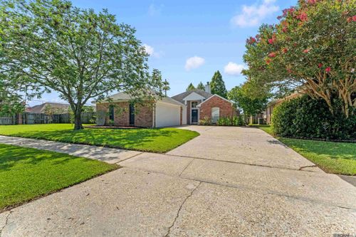 17848 Christopher Crossing Dr, Baton Rouge, LA, 70817-7455 | Card Image