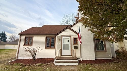 215 Roslyn Ave Nw, Canton, OH, 44708-5611 | Card Image