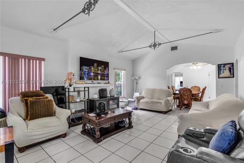 4727 Ne 1st Ct, Miami, FL, 33137-3105 | Card Image