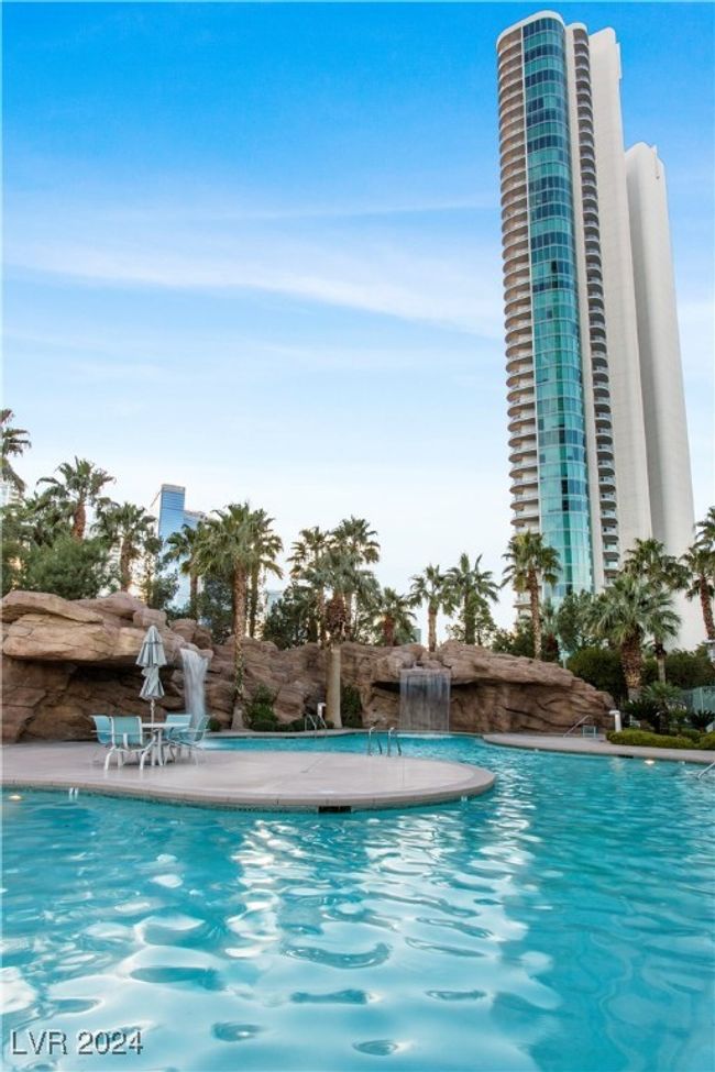 UNIT-903 - 322 Karen Ave, Home with 1 bedrooms, 2 bathrooms and 1 parking in Las Vegas NV | Image 25