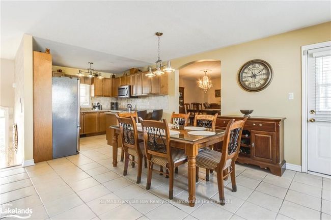 Dining Nook off Kitchen | Image 13