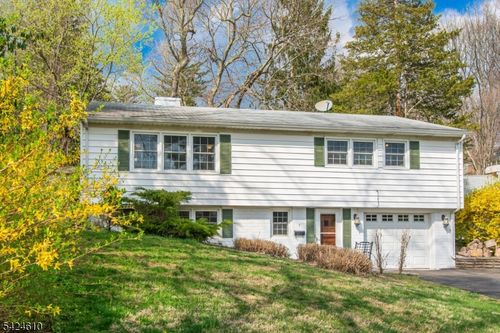 7 N Shore Trl, Sparta, NJ, 07871-1606 | Card Image